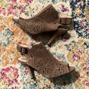 ⬇️$52 Vince Camuto Laser Cut Booties Leather Suede